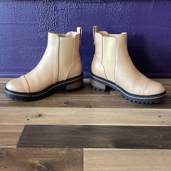 Journee Boot - Picture 2 of 7